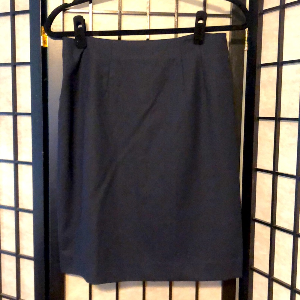 Size 8 H&M dark navy suit skirt with zipper and kick pleat on back